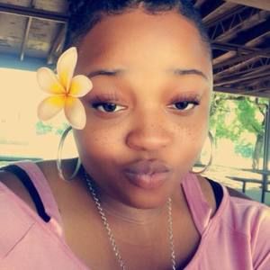 Meet your Posher, Leticia